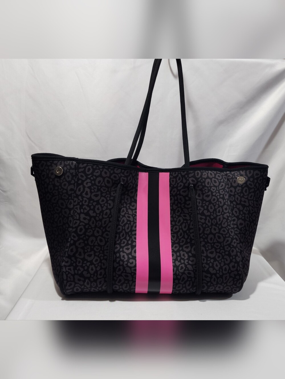 Glitzy Girlz Boutique Black Leopard Neoprene Tote w/ Pink Stripe Matching Pouch - Picture 2 of 13